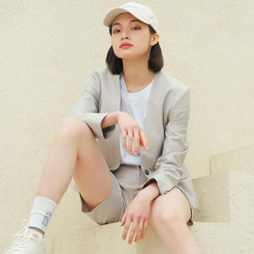 誰說西裝是男人的專利？身為女生的你衣櫃裡面一定也要有一件！